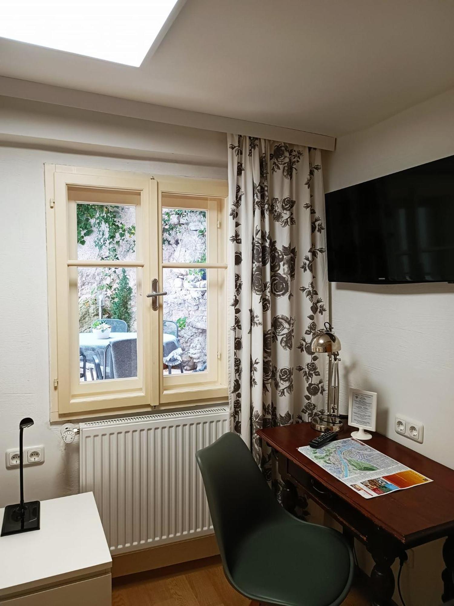 Cityhotel Junger Fuchs Salisburgo Esterno foto